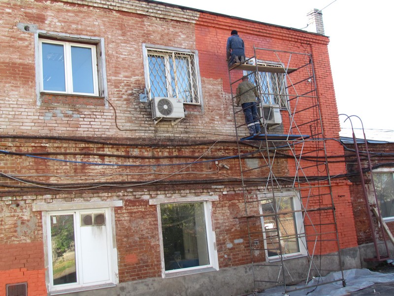 Покраска кирпичного дома фасадной краской фото до и после