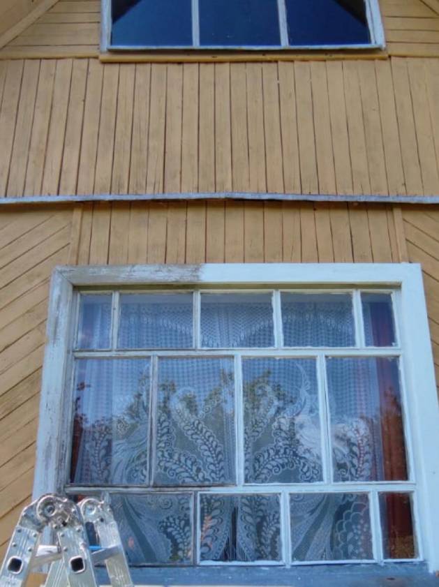 очистка деревянного фасада дачи от старой краски