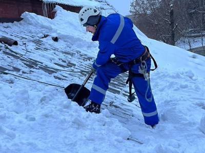 Очистка крыш зданий от снега и льда с выездом по Московской области